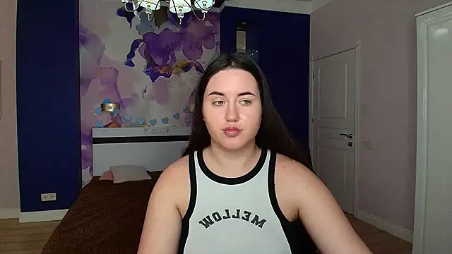 Roxie Bradley online show from December 17, 8:23 am