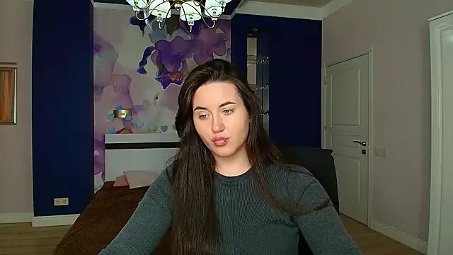 Roxie Bradley online show from December 18, 7:26 am