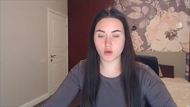 Roxie Bradley online show from December 27, 8:56 am