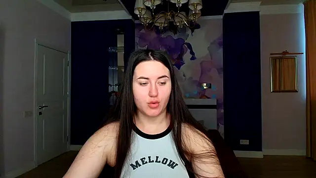 Roxie Bradley online show from February 3, 6:45 am