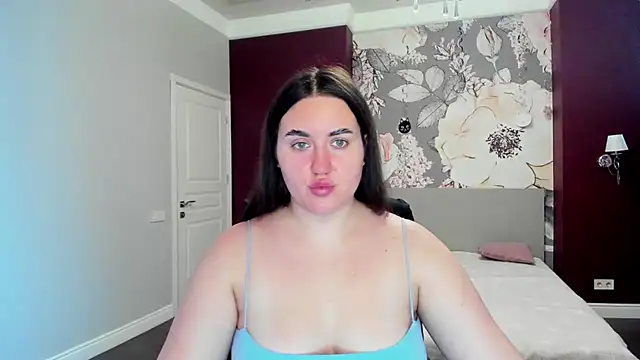 Roxie Bradley online show from November 13, 6:45 am