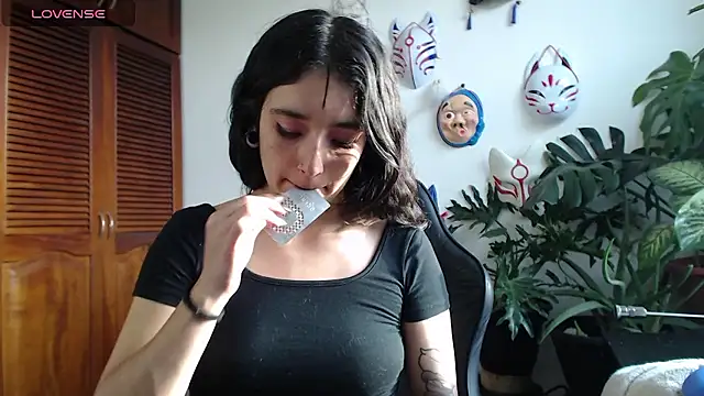 Snapshot of cat_salo chatting on December 1, 9:48 pm cat salo online show from December 1, 9:48 pm