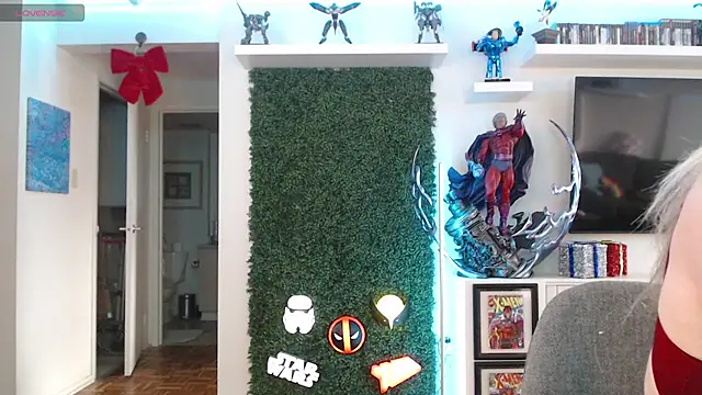 Snapshot of Vixen_Lockheart chatting on November 14, 5:44 pm Vixen Lockheart online show from November 14, 5:44 pm