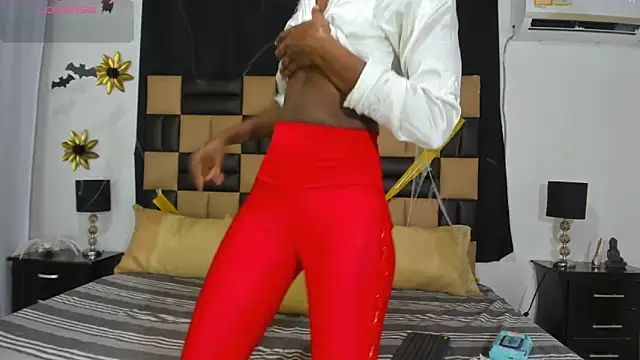 Snapshot of AlmaSean chatting on October 31, 2:18 pm AlmaSean online show from October 31, 2:18 pm