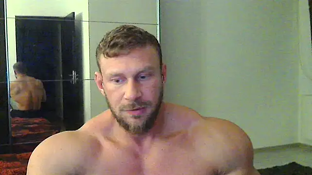 muscularkevin online show from December 5, 2:22 pm