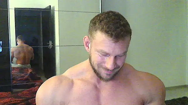 muscularkevin online show from December 17, 6:24 am