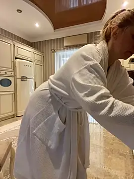 Amazoniiaa online show from February 15, 10:11 am