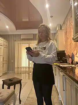 Amazoniiaa online show from February 20, 4:25 pm