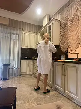 Amazoniiaa online show from September 18, 9:22 am