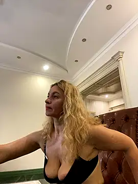 Amazoniiaa online show from October 26, 9:26 am