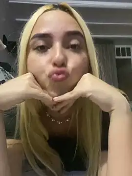 Irisweet  online show from December 20, 11:37 pm