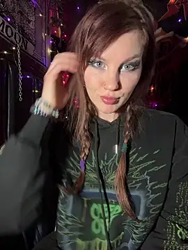 Snapshot of courtneyoccult chatting on December 14, 11:20 pm courtneyoccult online show from December 14, 11:20 pm