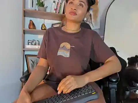 Snapshot of sophia18- chatting on January 12, 12:01 pm sophia18- online show from January 12, 12:01 pm