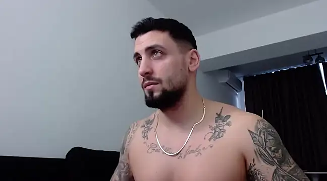 Snapshot of _DylanGreen chatting on February 14, 8:42 am DylanGreen online show from February 14, 8:42 am