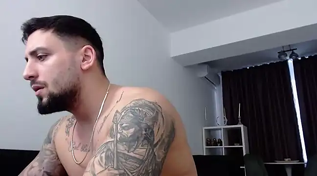 Snapshot of _DylanGreen chatting on February 15, 8:44 am DylanGreen online show from February 15, 8:44 am