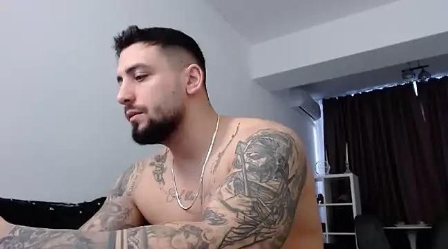 Snapshot of _DylanGreen chatting on February 25, 9:09 am DylanGreen online show from February 25, 9:09 am