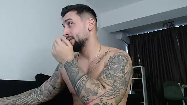 Snapshot of _DylanGreen chatting on November 1, 9:33 am DylanGreen online show from November 1, 9:33 am