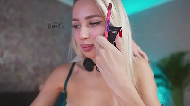 Snapshot of misstics_ chatting on October 25, 3:51 pm misstics online show from October 25, 3:51 pm