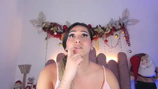 Snapshot of ISABELLASSMITH chatting on December 31, 10:45 pm ISABELLASSMITH online show from December 31, 10:45 pm