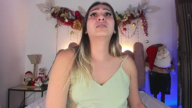 Snapshot of ISABELLASSMITH chatting on January 2, 9:39 pm ISABELLASSMITH online show from January 2, 9:39 pm