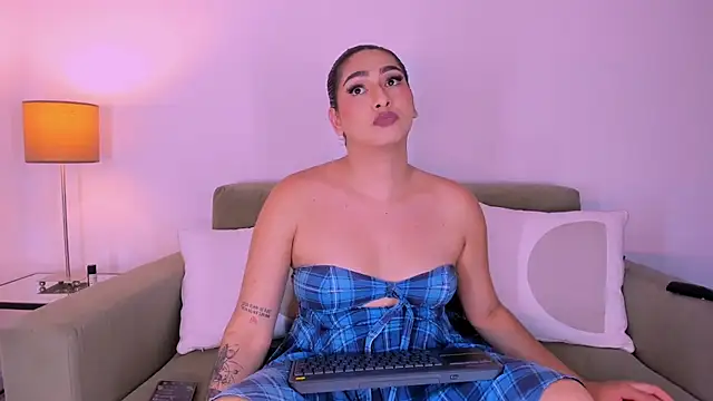 Snapshot of ISABELLASSMITH chatting on March 19, 4:57 am ISABELLASSMITH online show from March 19, 4:57 am