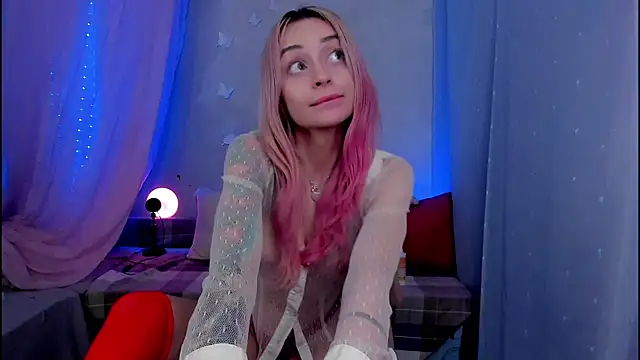 LickLizzy online show from January 3, 8:01 pm