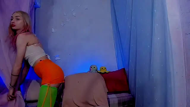 LickLizzy online show from January 17, 8:13 am