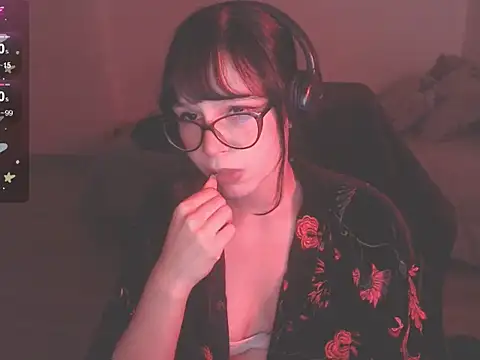 Snapshot of modjo_ chatting on February 4, 3:11 am modjo online show from February 4, 3:11 am