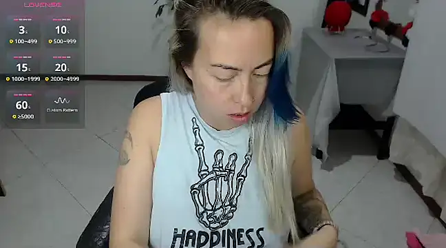 charlottezoe15 online show from March 19, 8:55 am