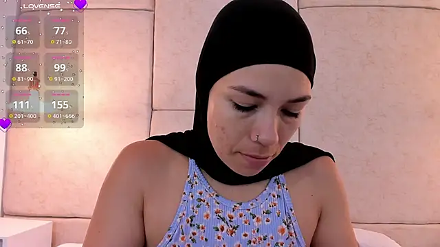 aisha vs online show from February 27, 12:02 pm