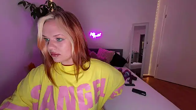 Snapshot of AnjaAmelia chatting on September 8, 7:02 pm AnjaAmelia online show from September 8, 7:02 pm