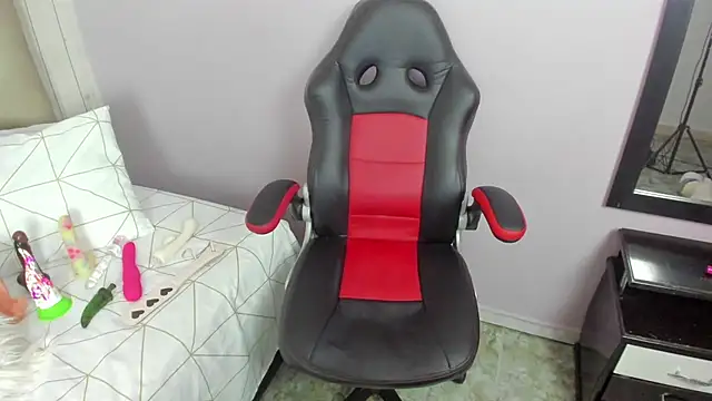 Snapshot of mila_katts chatting on February 27, 4:31 am mila katts online show from February 27, 4:31 am