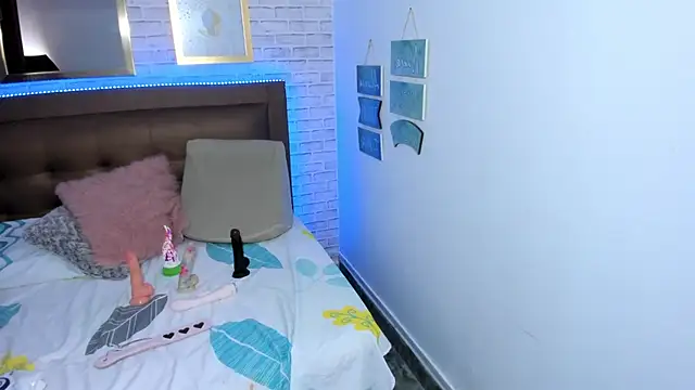 Snapshot of mila_katts chatting on March 16, 3:58 am mila katts online show from March 16, 3:58 am