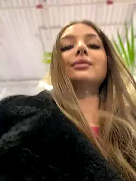 KrisMagnoly online show from December 7, 4:14 pm