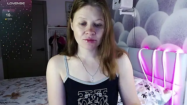 alekasamui online show from October 19, 10:10 pm