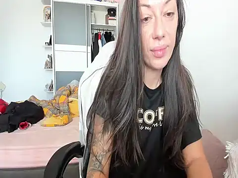 Snapshot of MeliEva chatting on October 20, 9:21 am MeliEva online show from October 20, 9:21 am