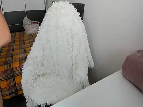 Snapshot of MeliEva chatting on November 3, 9:43 am MeliEva online show from November 3, 9:43 am