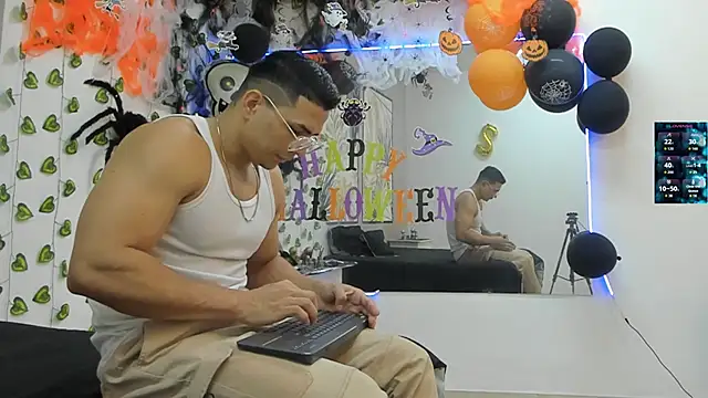 ChoreyTaiylor online show from October 16, 2:29 pm