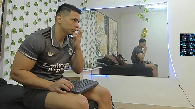 ChoreyTaiylor online show from November 15, 2:46 pm