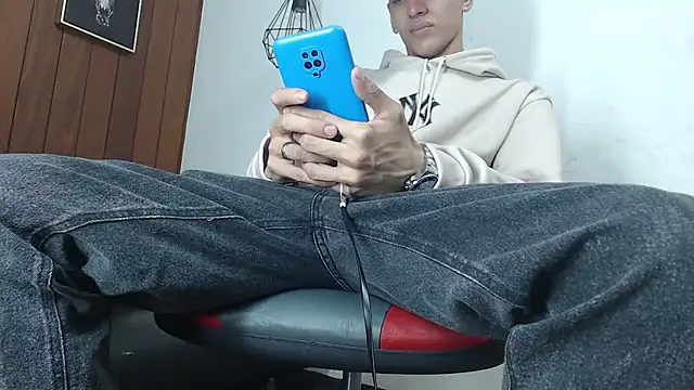 Snapshot of GaboReyes chatting on February 7, 1:53 pm GaboReyes online show from February 7, 1:53 pm