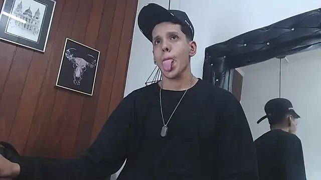 Snapshot of GaboReyes chatting on March 19, 9:49 am GaboReyes online show from March 19, 9:49 am