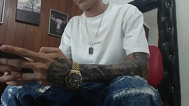 Snapshot of GaboReyes chatting on September 10, 3:28 am GaboReyes online show from September 10, 3:28 am