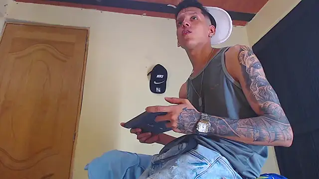 Snapshot of GaboReyes chatting on September 29, 9:30 pm GaboReyes online show from September 29, 9:30 pm