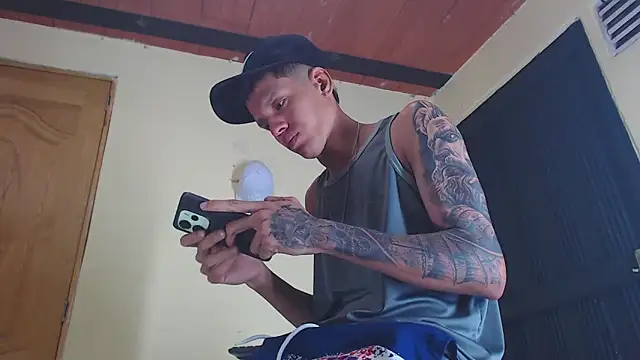 Snapshot of GaboReyes chatting on October 1, 3:56 am GaboReyes online show from October 1, 3:56 am