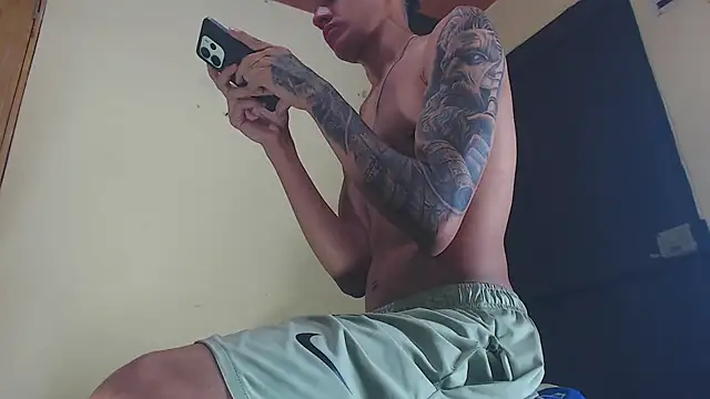 Snapshot of GaboReyes chatting on October 9, 3:15 am GaboReyes online show from October 9, 3:15 am