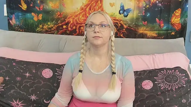 SaraBearXo online show from September 21, 1:35 pm