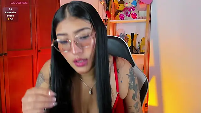 eymy-hadid online show from September 11, 3:01 pm