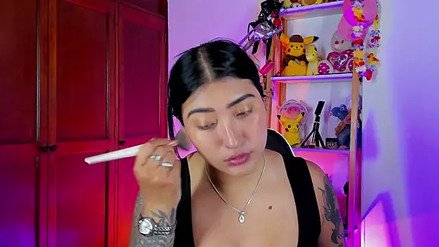 eymy-hadid online show from November 10, 9:03 pm