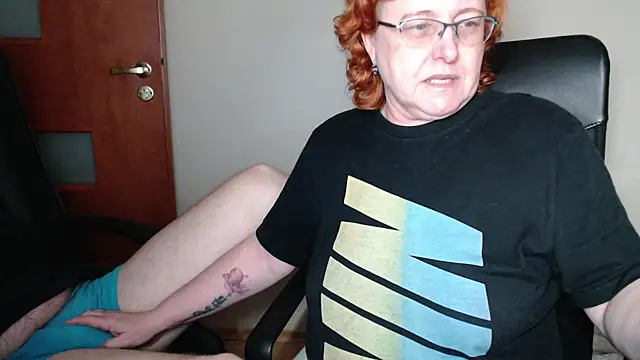 JoannaAndNeighbour online show from January 19, 8:09 pm