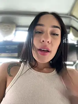 Snapshot of __IRIS__ chatting on December 4, 2:04 pm IRIS online show from December 4, 2:04 pm